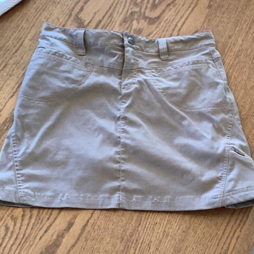 Athleta khaki golf, tennis, hiking skort. Women’s size 6 - Picture 16 of 16